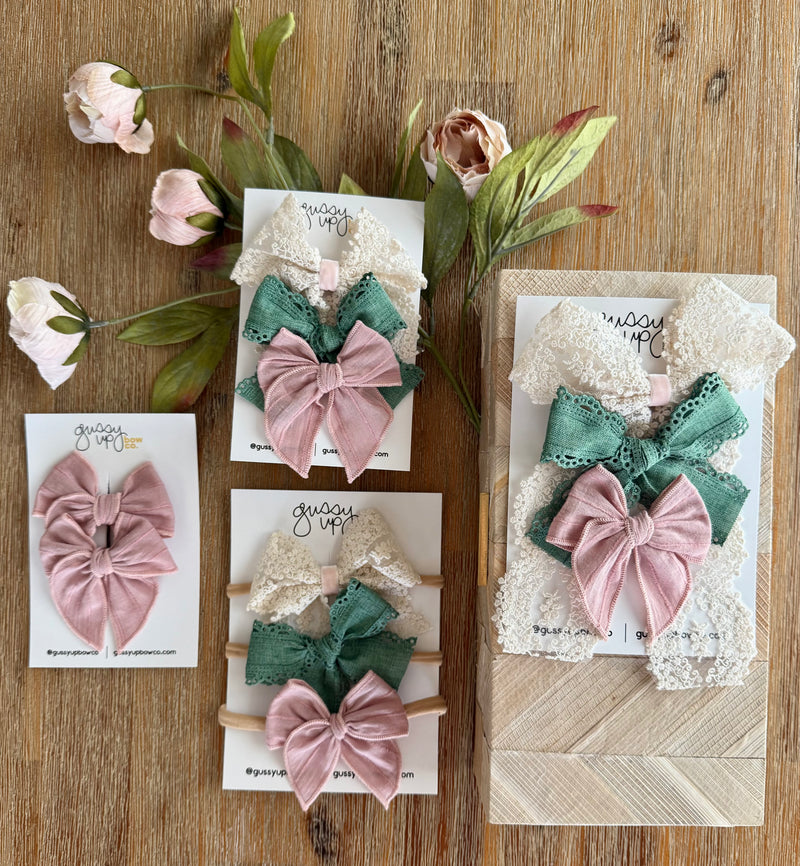 November 25 Subscription Bow Club Set