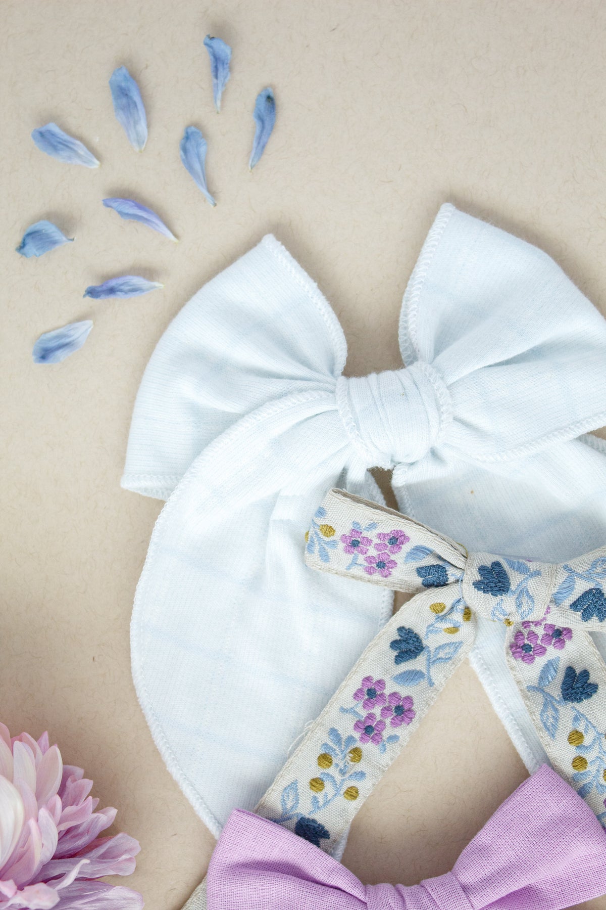 August 24 Subscription Bow Club Set