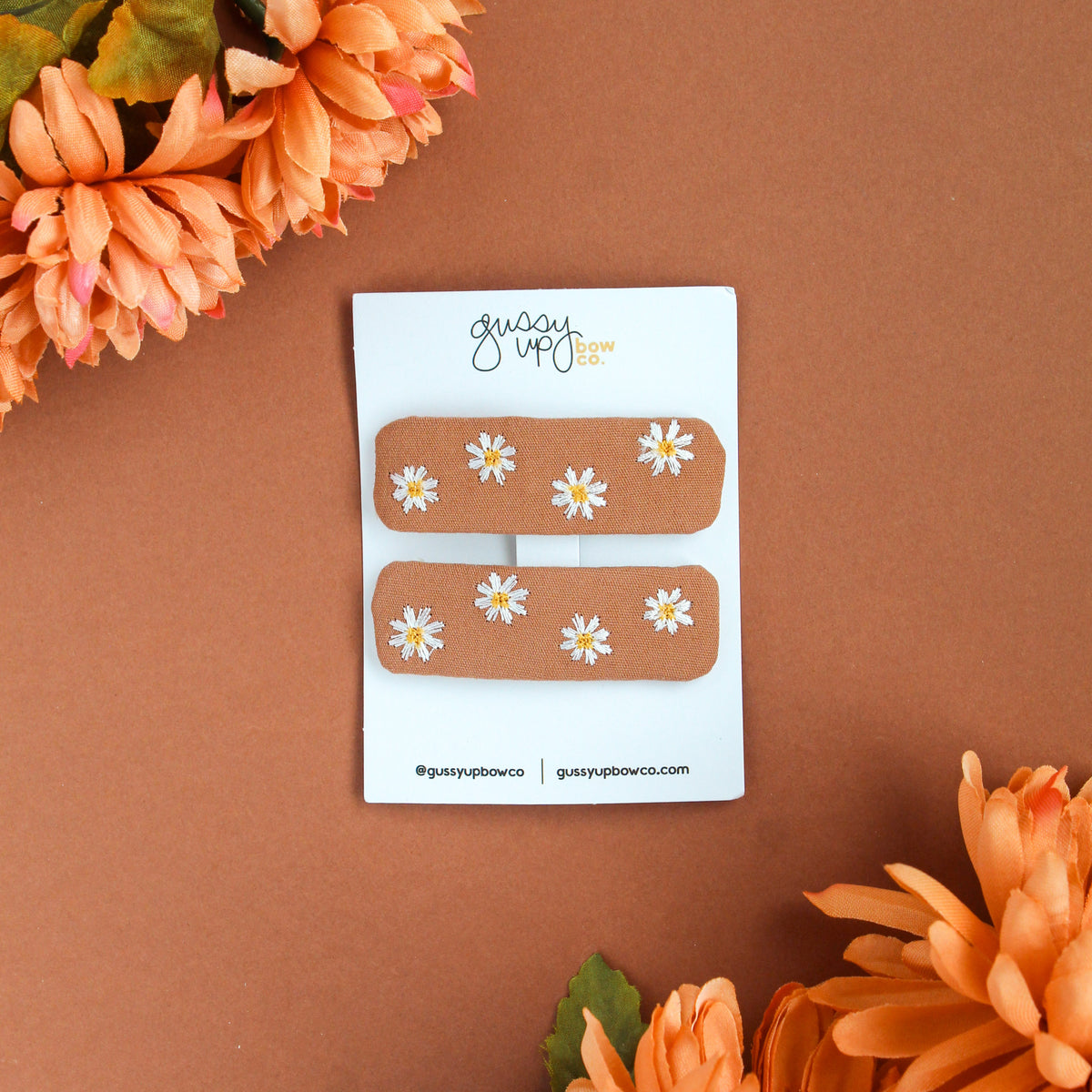 Embroidered Daisy Snap Clip Set