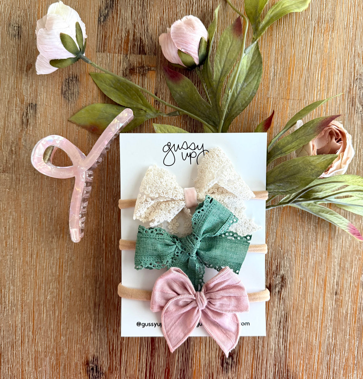 November 25 Lace Bow