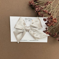 Silver Silky | Classic Bow