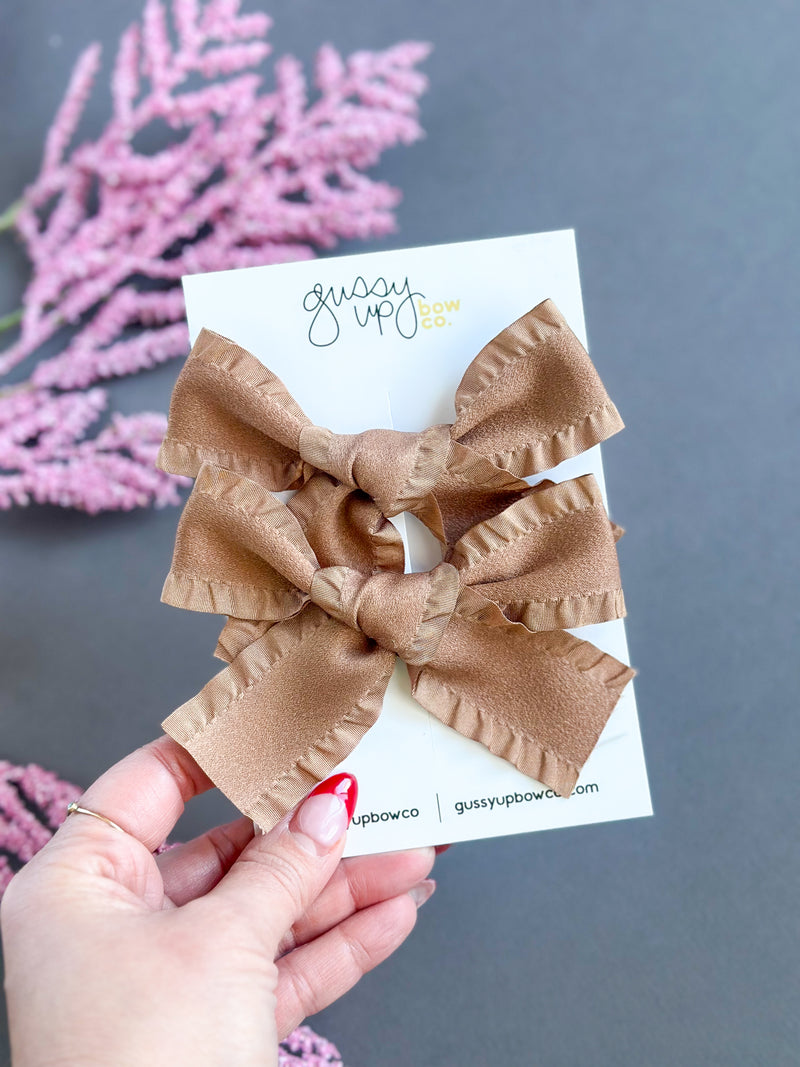 April 25 Subscription Bow Club Set