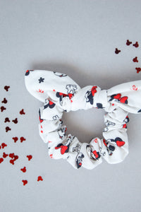 Heart Hands Minnie Scrunchie | Happiest Place Collection