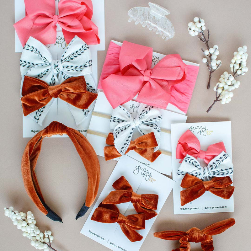 November 24 Subscription Bow Club Set